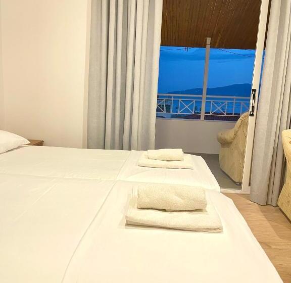 バルコニー付きスタンダードトリプルルーム, Aulona