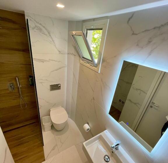 スタンダードルーム, Aulona