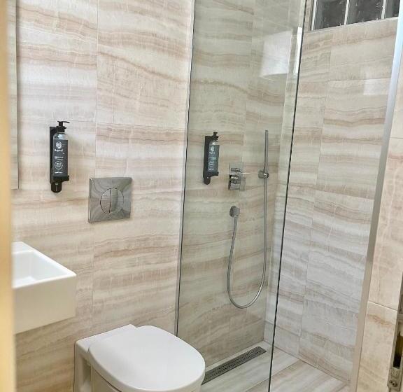 スタンダードルーム, Aulona