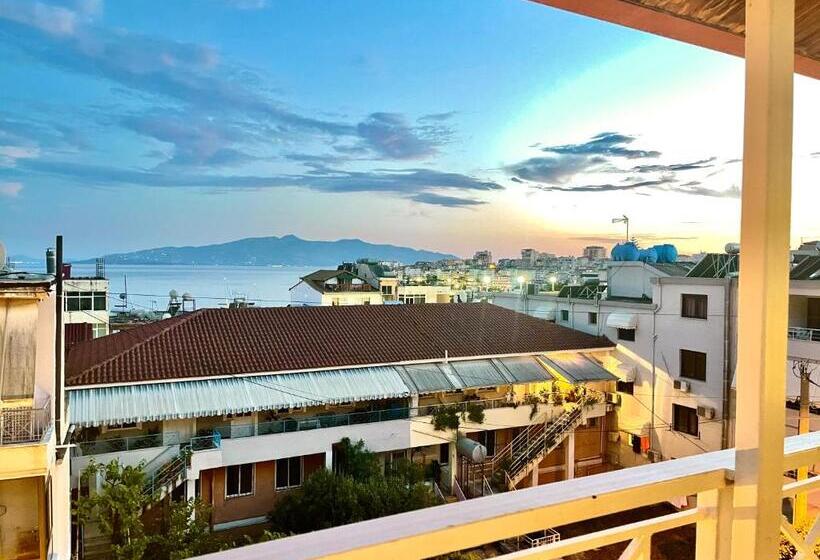 バルコニー付きスタンダードトリプルルーム, Aulona