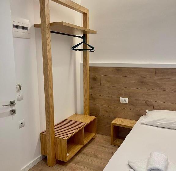 スタンダードルーム, Aulona