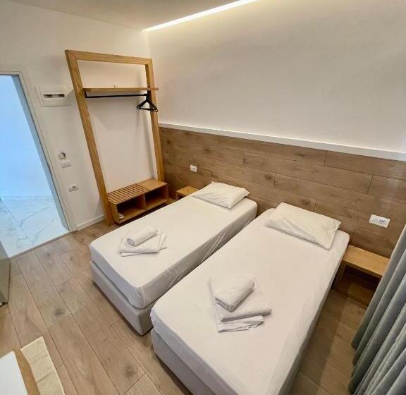 スタンダードルーム, Aulona