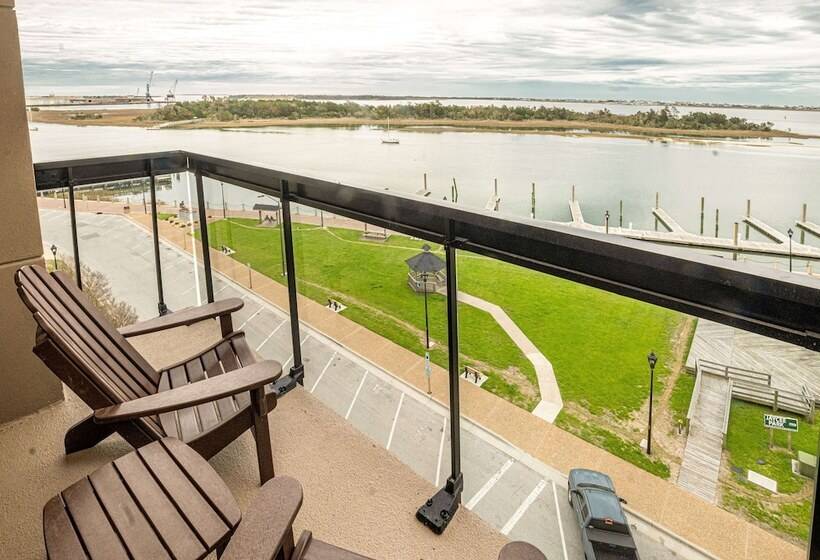 Люкс с Видом, Bask Hotel At Big Rock Landing