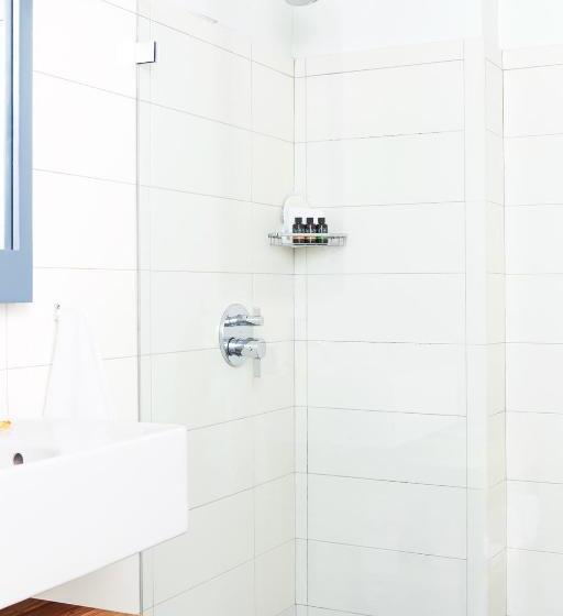 带大床的标准间, Boro