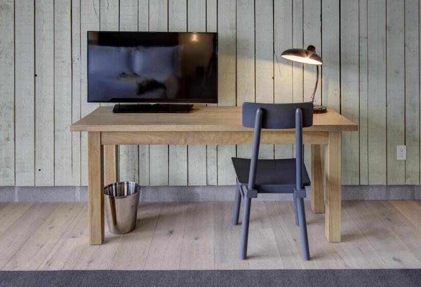 带大床的标准间, Boro