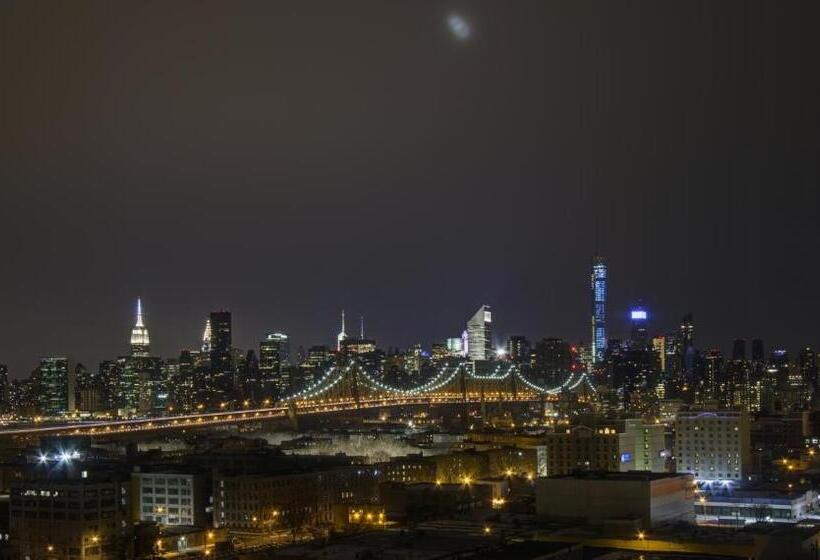 带观景的标准间, Boro