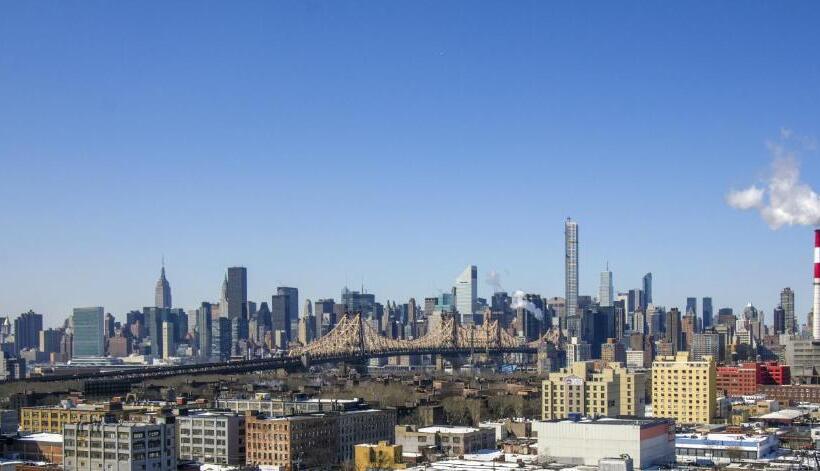 带大床的标准间, Boro