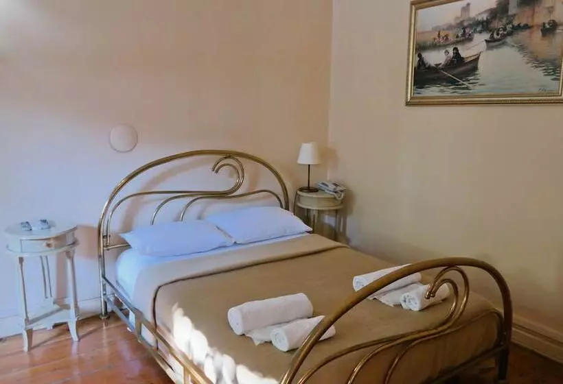 ガーデンビューデラックスルーム, Büyükada Anastasia Meziki History Mansion