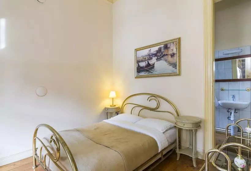 ガーデンビューデラックスルーム, Büyükada Anastasia Meziki History Mansion