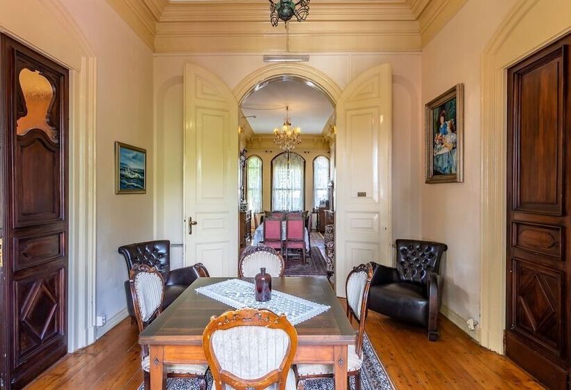 两卧家庭套房, Büyükada Anastasia Meziki History Mansion