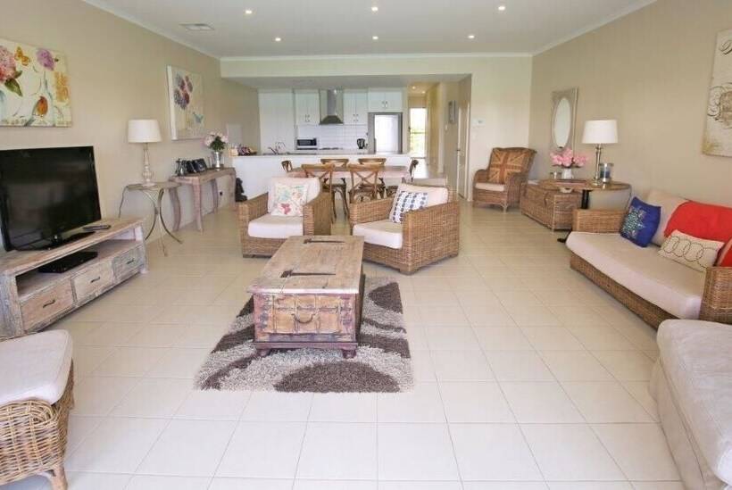 带3个卧室的豪华公寓, Wallaroo Marina Apartments