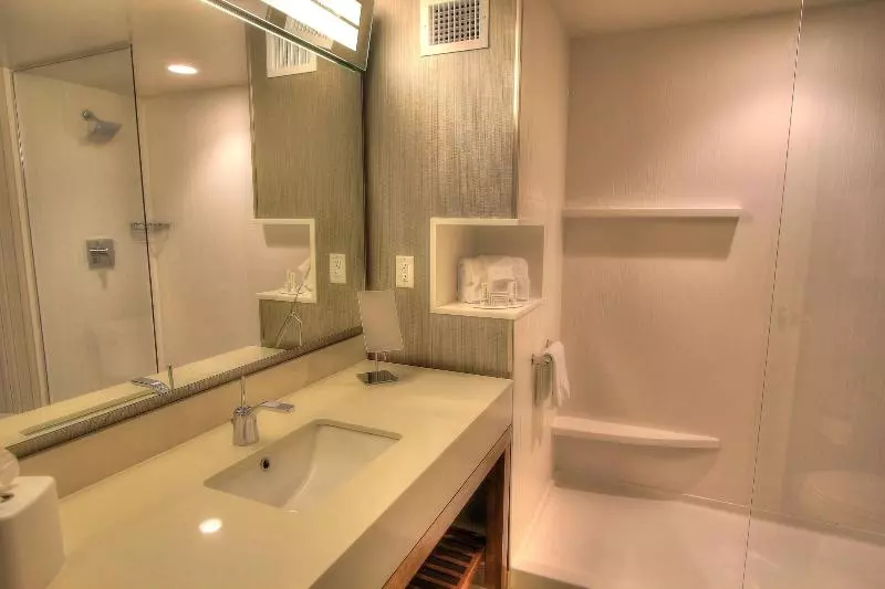 Standard-huone King-vuode, Courtyard By Marriott Gatlinburg Downtown