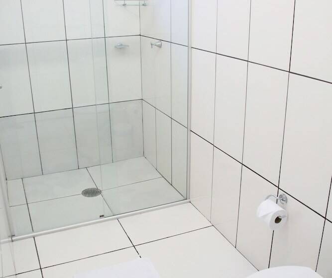 اتاق استاندارد یک نفره, Dutra