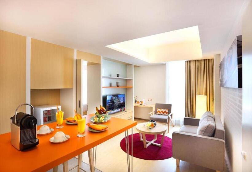 Люкс, Harris Hotel & Conventions Gubeng