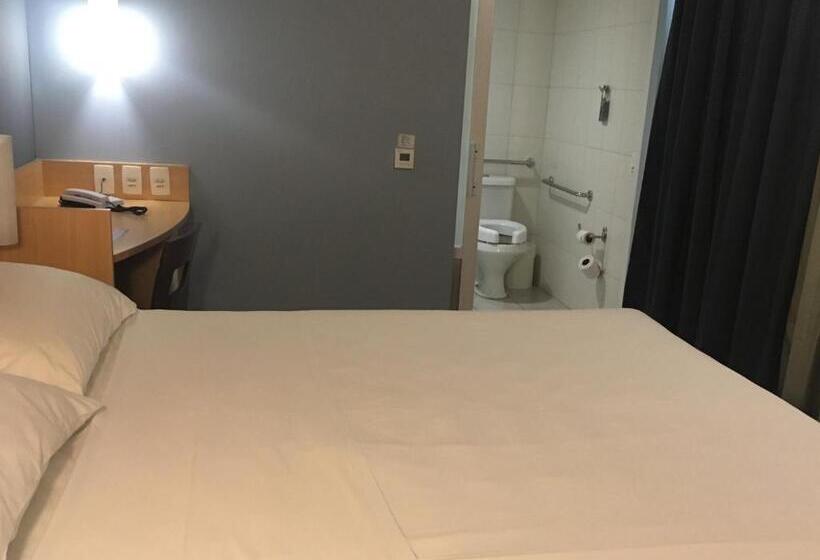 חדר סטנדרט מותאם לאדם עם מוגבלויות, Ibis Belo Horizonte Savassi