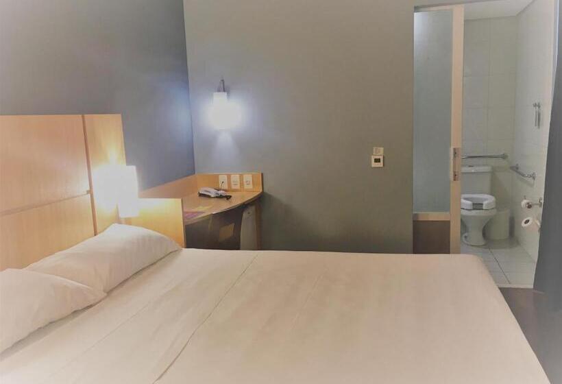 חדר סטנדרט מותאם לאדם עם מוגבלויות, Ibis Belo Horizonte Savassi