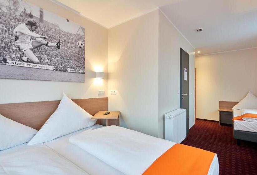 Трехместный Номер Базовый, Mcdreams Hotel Mönchengladbach