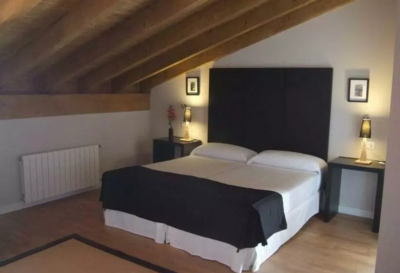 Chambre Quadruple Supérieure, Sotobosque