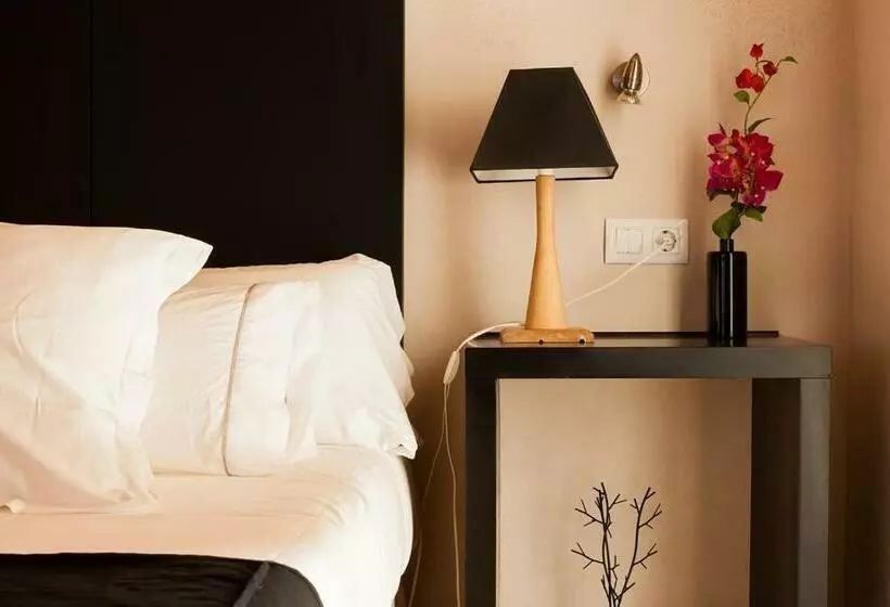 Chambre Quadruple Supérieure, Sotobosque