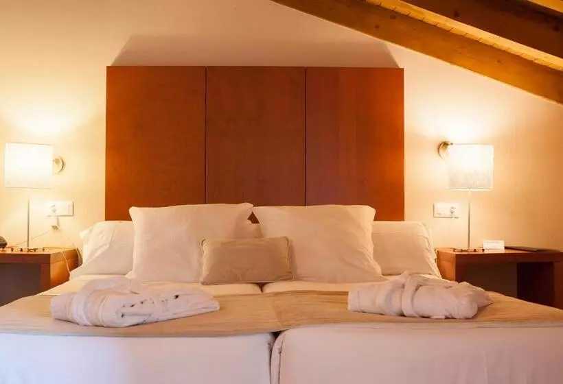 Chambre Quadruple Supérieure, Sotobosque