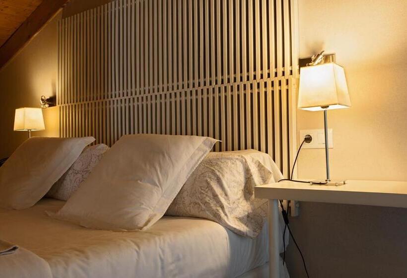 带大床的套房, Sotobosque