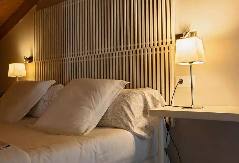 Suite Lit King, Sotobosque