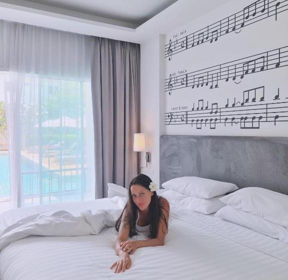 디럭스 룸, The Melody Phuket Sha Extra Plus