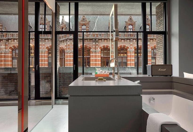 جناح, W Amsterdam