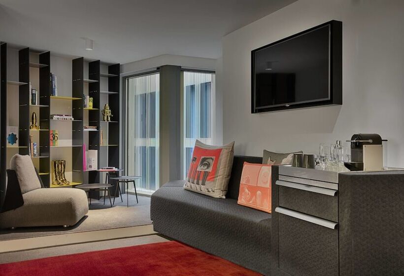 جناح, W Amsterdam