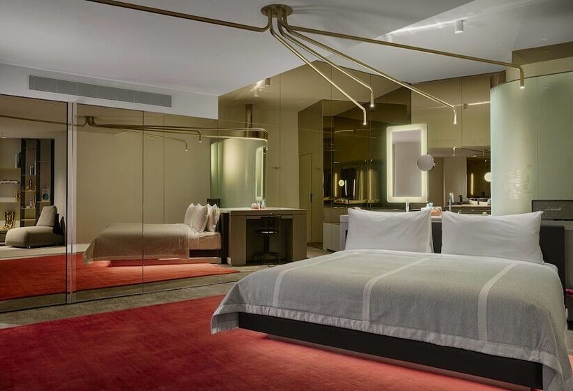 جناح, W Amsterdam