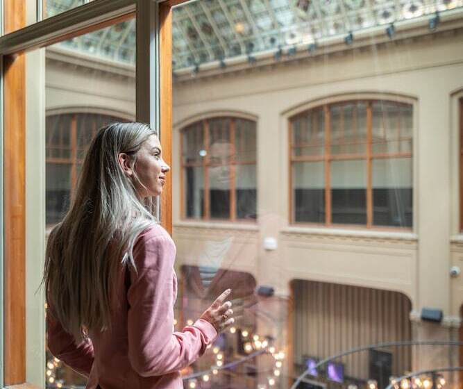 جناح, W Amsterdam