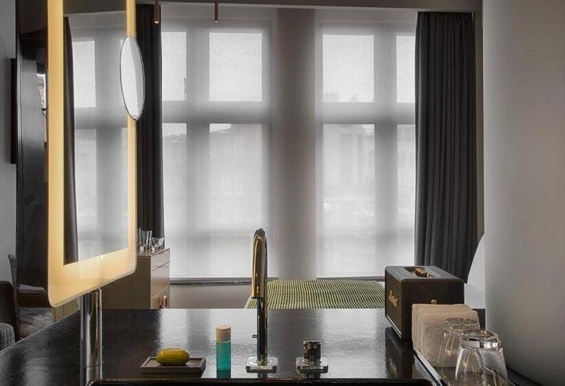 غرفة قياسية سرير كينج, W Amsterdam