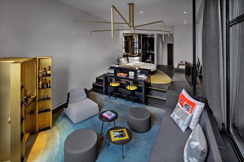 جناح, W Amsterdam