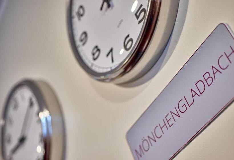 Трехместный Номер Базовый, Mcdreams Hotel Mönchengladbach