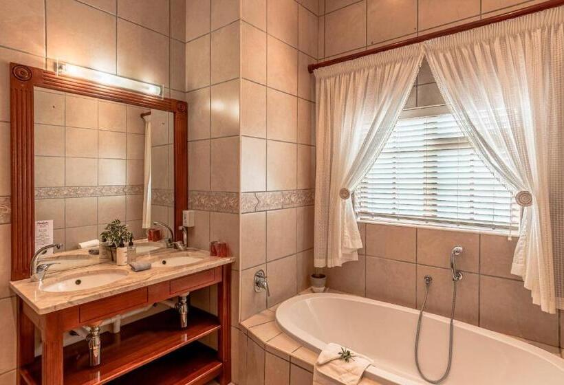 سوییت, Mooiplaas Guest House