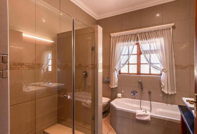 Семейный Номер Вид на Сад, Mooiplaas Guest House