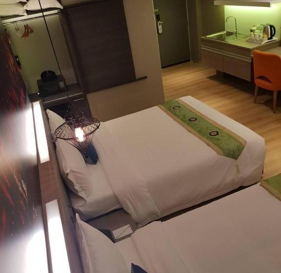 اتاق لوکس سه تخته, Bizotel Premier Hotel & Residence