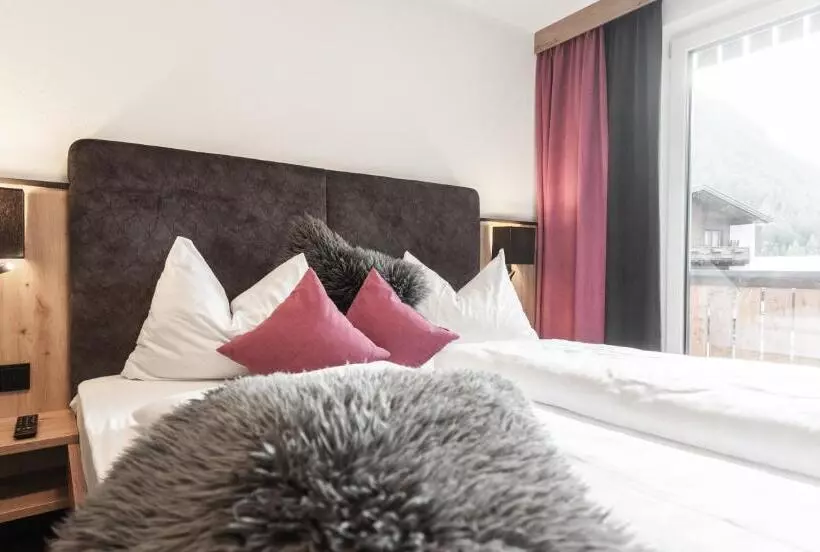 バルコニー付きスタンダードルーム, First Mountain Hotel Zillertal