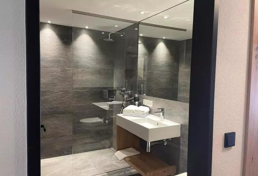 バルコニー付きスタンダードルーム, First Mountain Hotel Zillertal
