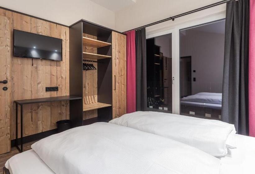 Номер Стандарт с Балконом, First Mountain Hotel Zillertal