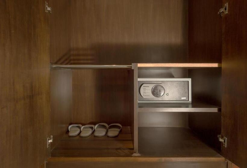 اتاق لوکس با تخت بزرگ, Chayadol Resort Sha Extra Plus