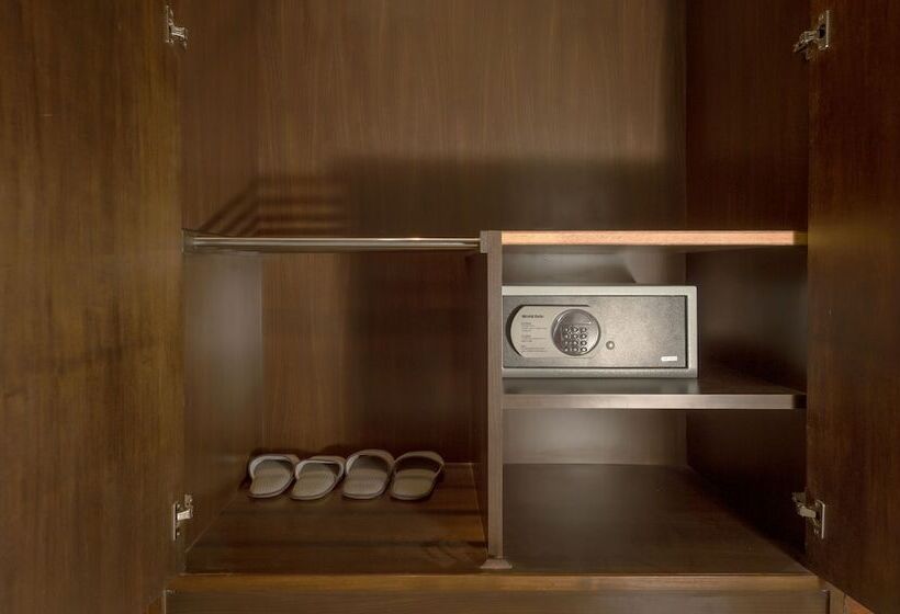 اتاق لوکس با تخت بزرگ, Chayadol Resort Sha Extra Plus