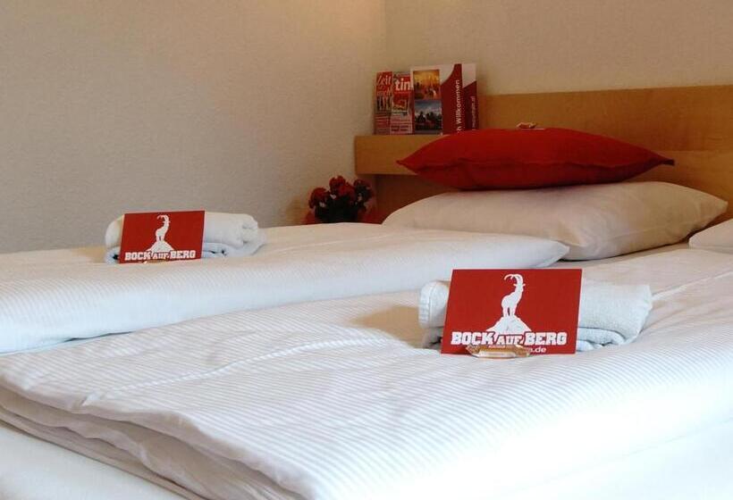 Номер Стандарт Совместная Ванная, First Mountain Hotel Zillertal