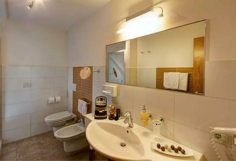 Comfort room with balcony, Garden Park