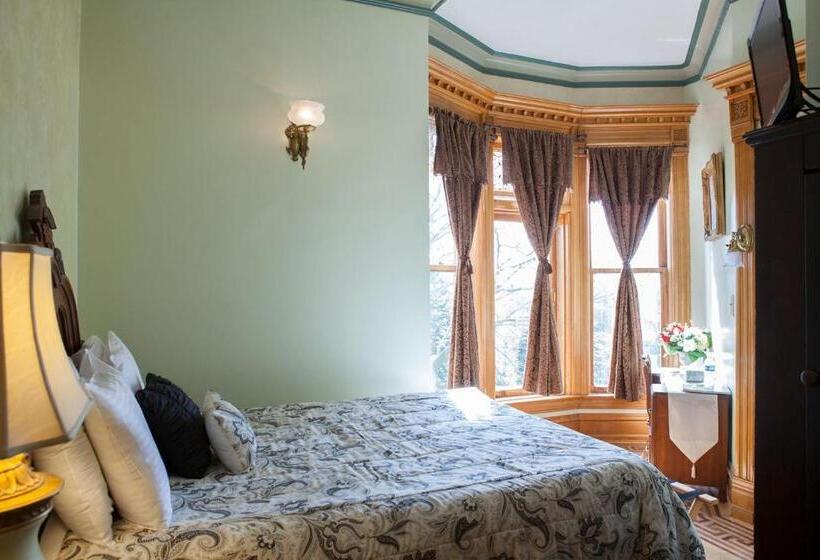 バスタブ付きスタンダードルーム, Henderson Castle Inn