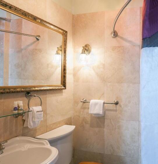 スタンダードルーム, Henderson Castle Inn