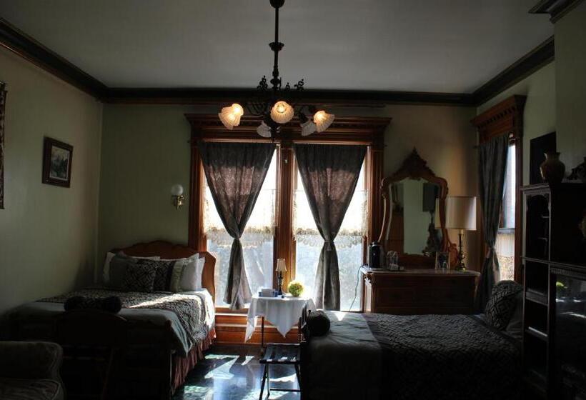 标准间, Henderson Castle Inn