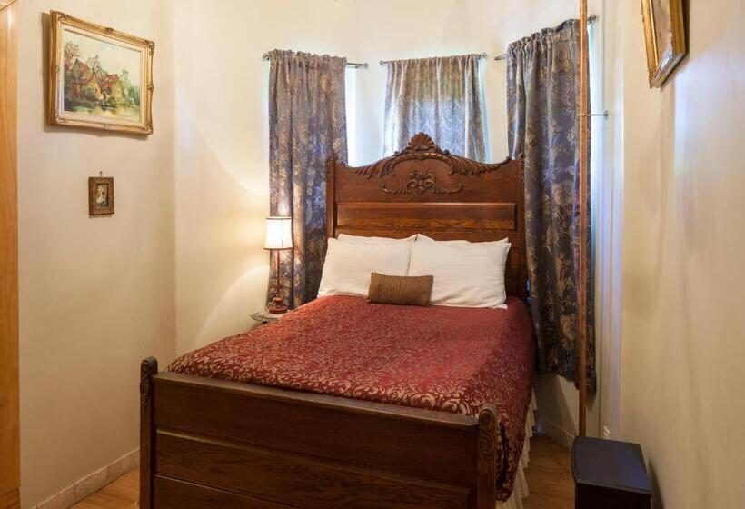 バスタブ付きスタンダードルーム, Henderson Castle Inn