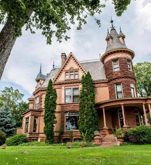 バスタブ付きスタンダードルーム, Henderson Castle Inn