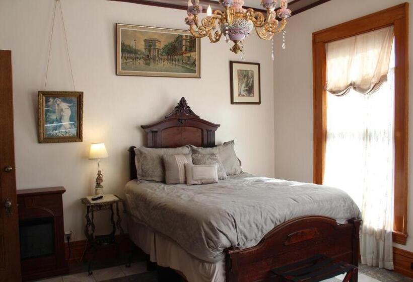 スーペリアールーム, Henderson Castle Inn